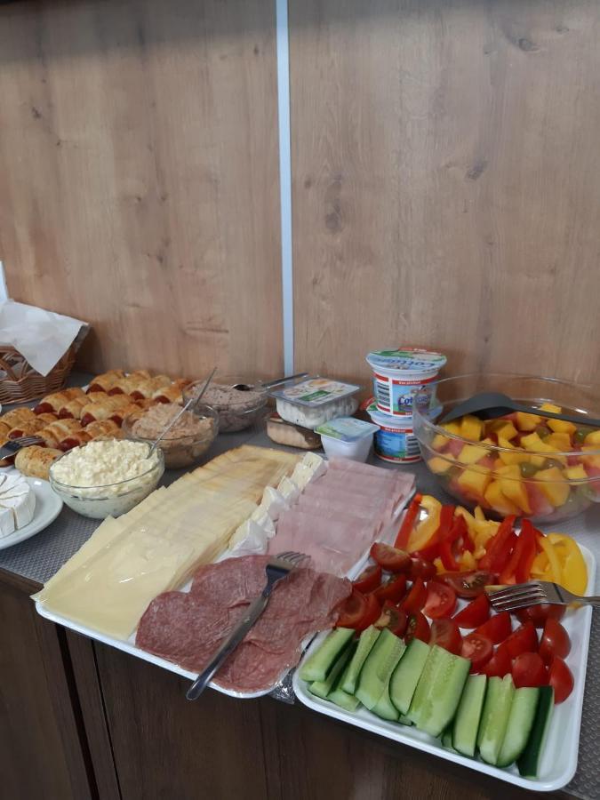 Penzion U Bustiku Sardice Buitenkant foto